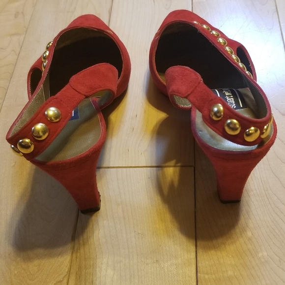 Stuart Weitzman vintage red suede heels w gold 6.5 - Picture 4 of 6